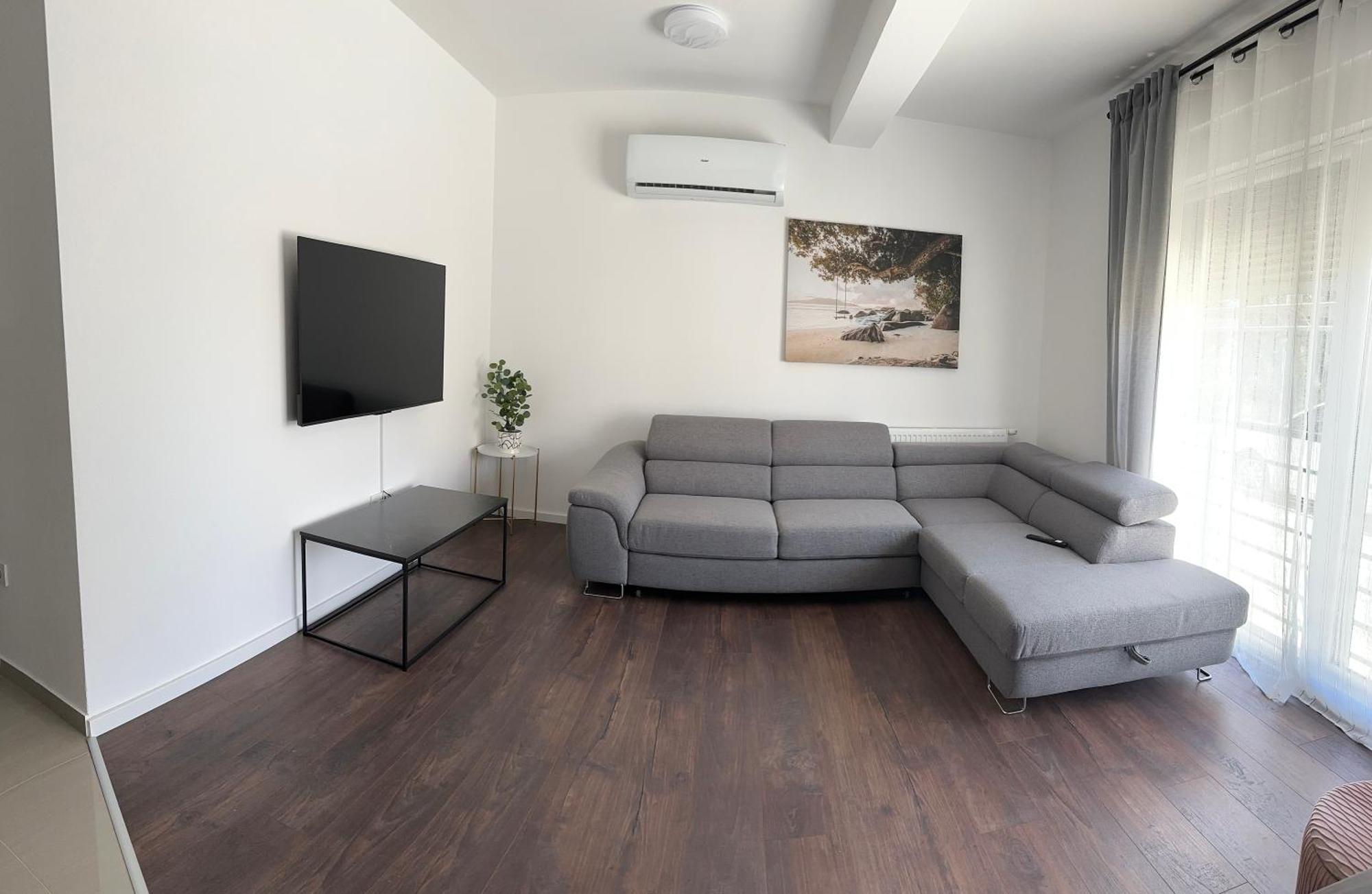 Holiday Apartments Ivano & Leo - Private Parking زادار المظهر الخارجي الصورة