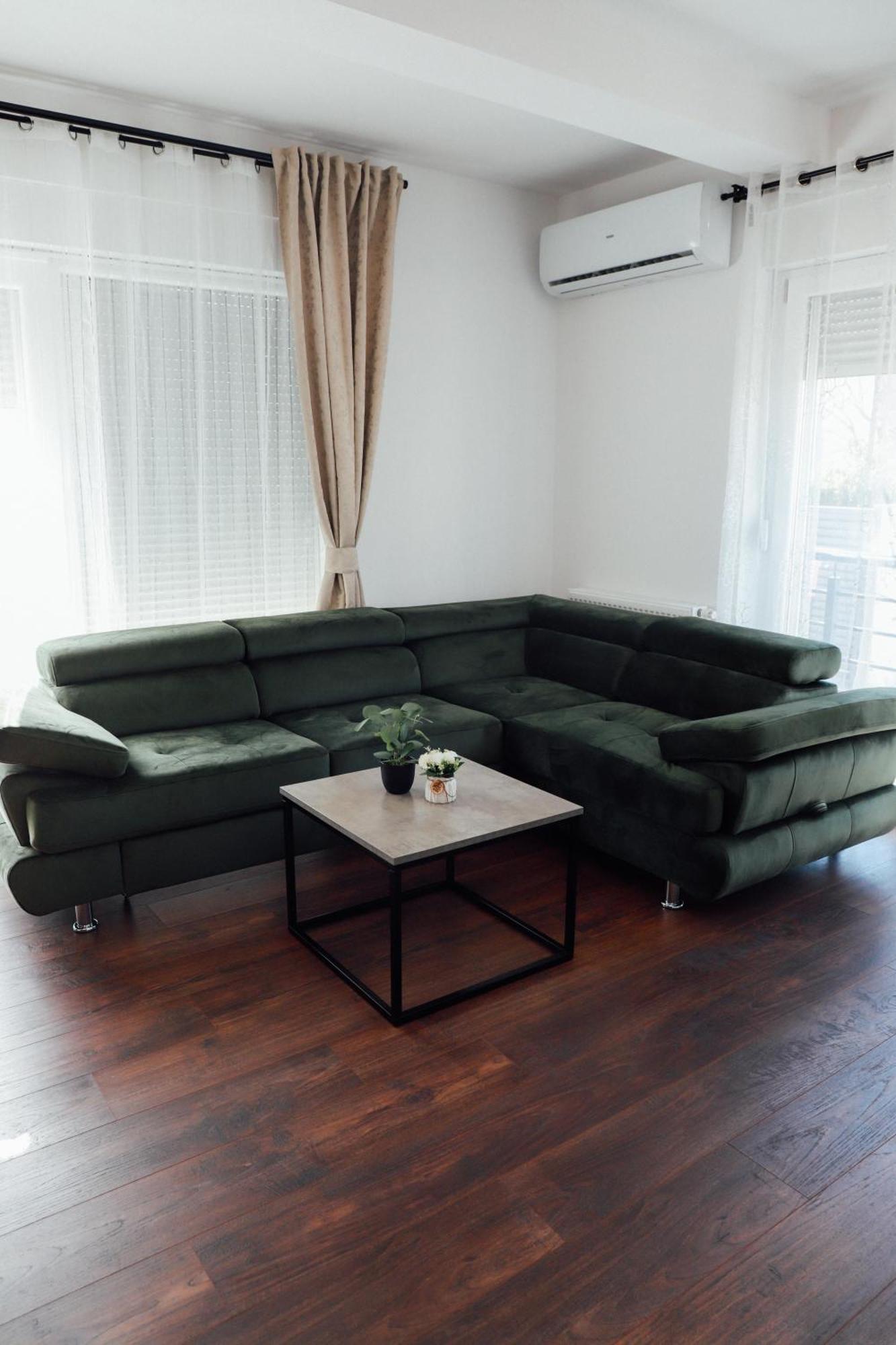 Holiday Apartments Ivano & Leo - Private Parking زادار المظهر الخارجي الصورة