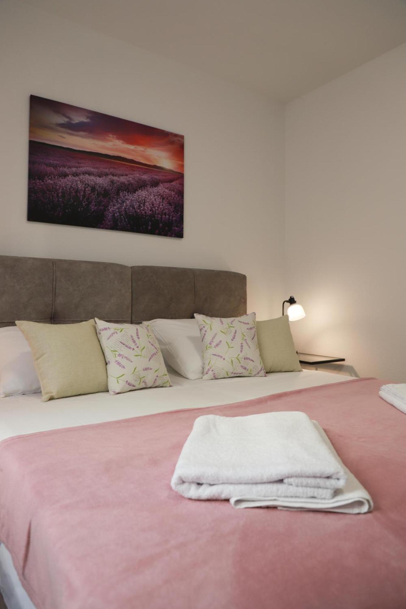 Holiday Apartments Ivano & Leo - Private Parking زادار المظهر الخارجي الصورة
