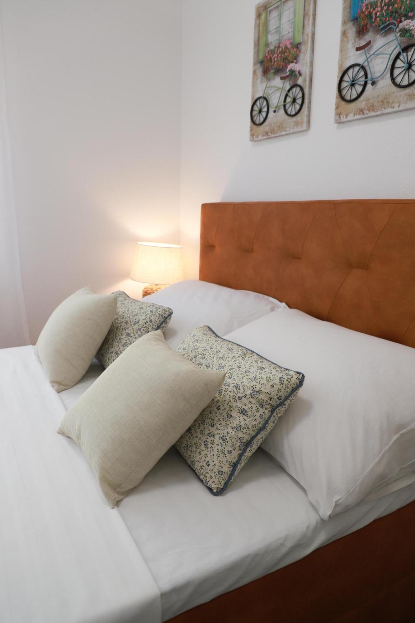 Holiday Apartments Ivano & Leo - Private Parking زادار المظهر الخارجي الصورة