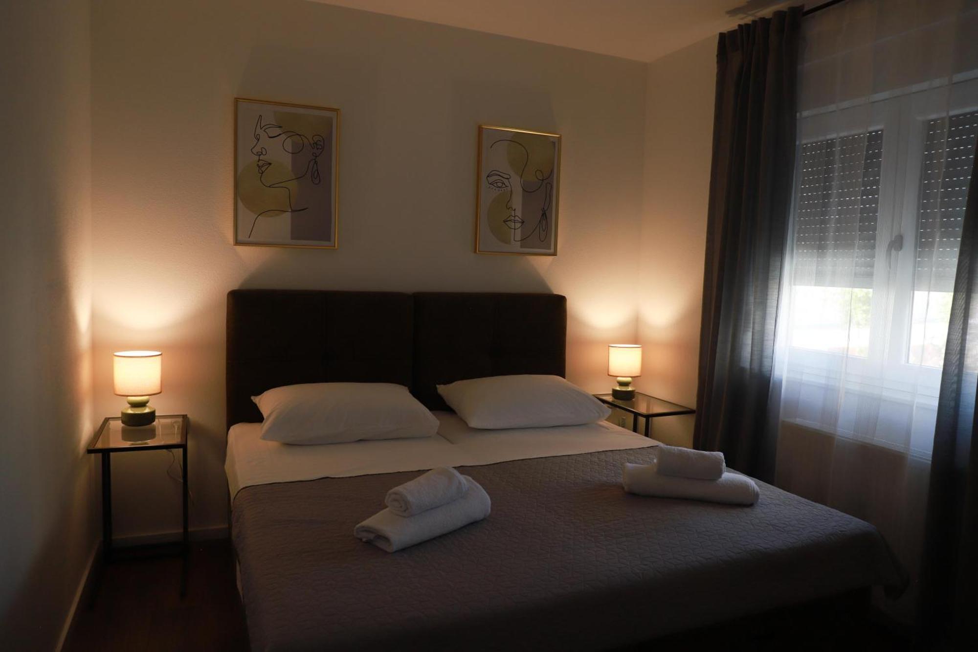 Holiday Apartments Ivano & Leo - Private Parking زادار المظهر الخارجي الصورة