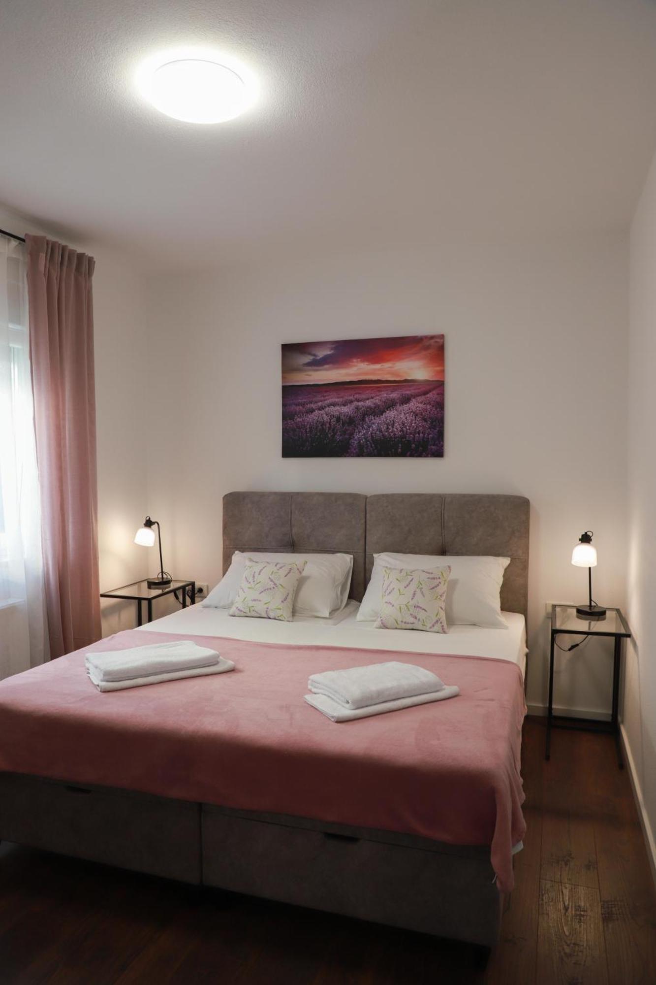Holiday Apartments Ivano & Leo - Private Parking زادار المظهر الخارجي الصورة