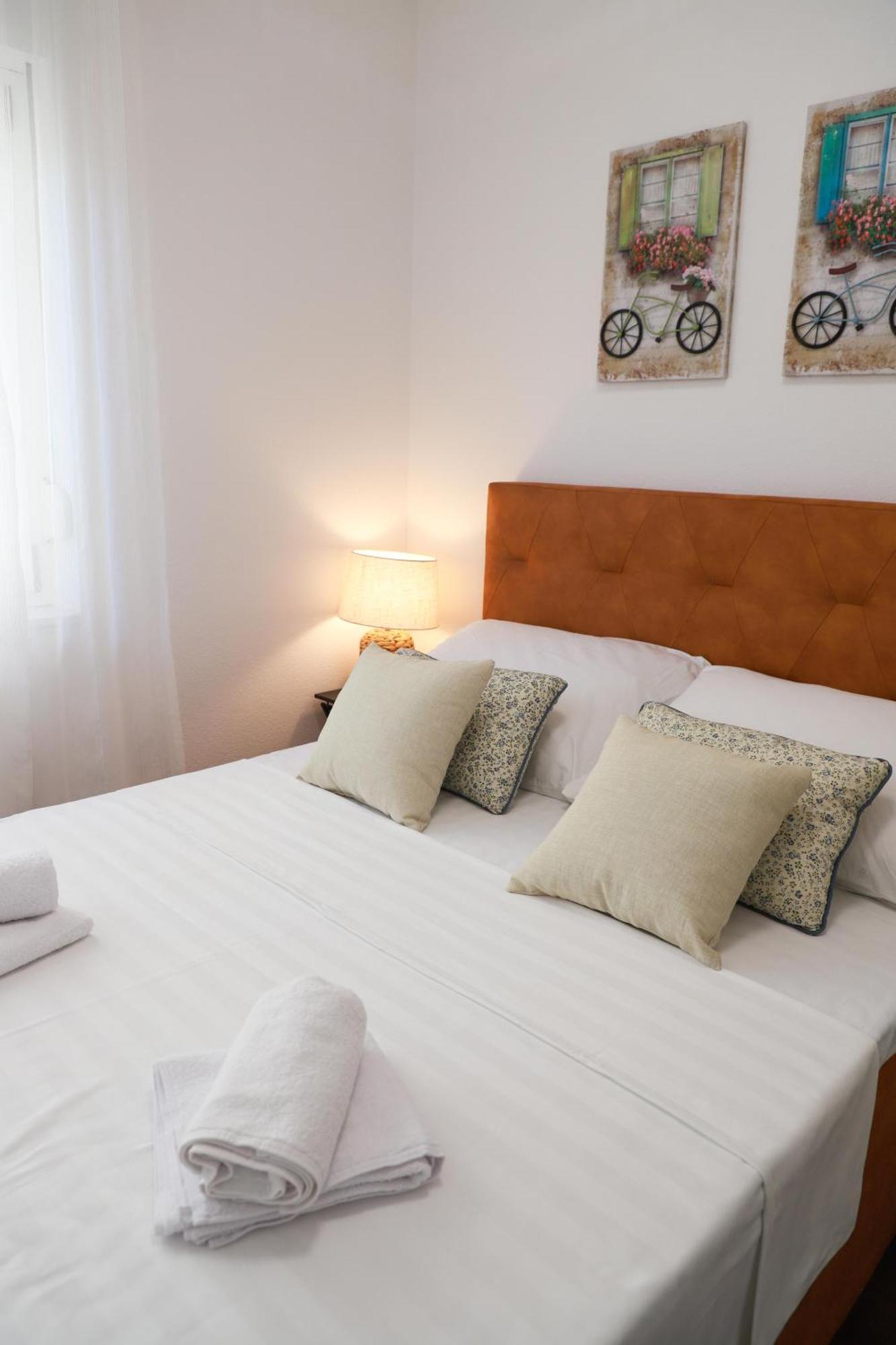 Holiday Apartments Ivano & Leo - Private Parking زادار المظهر الخارجي الصورة
