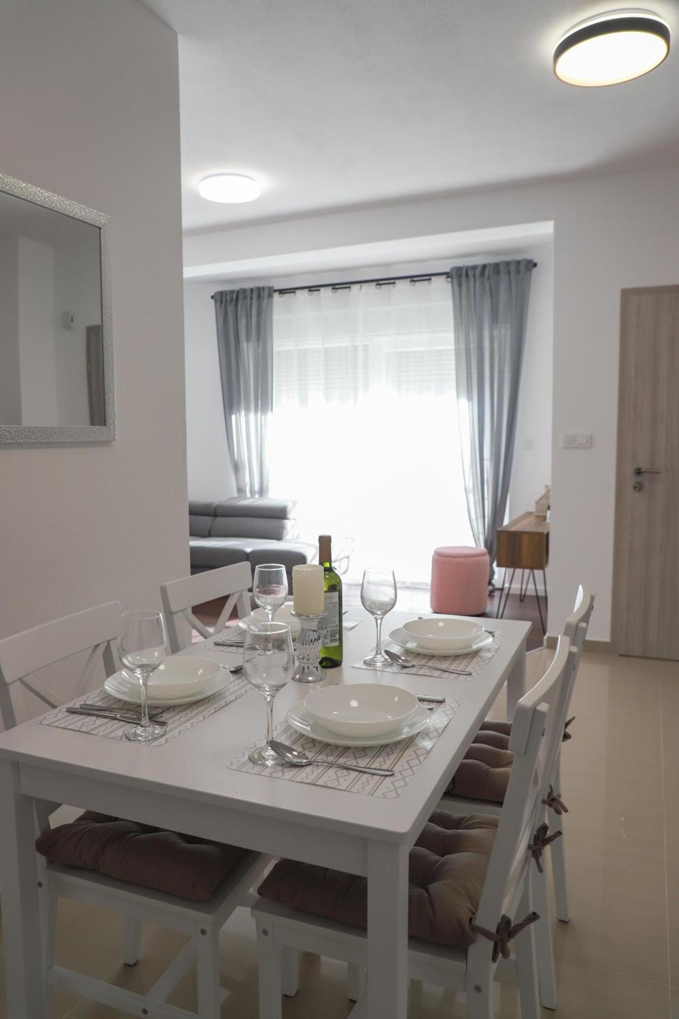 Holiday Apartments Ivano & Leo - Private Parking زادار المظهر الخارجي الصورة