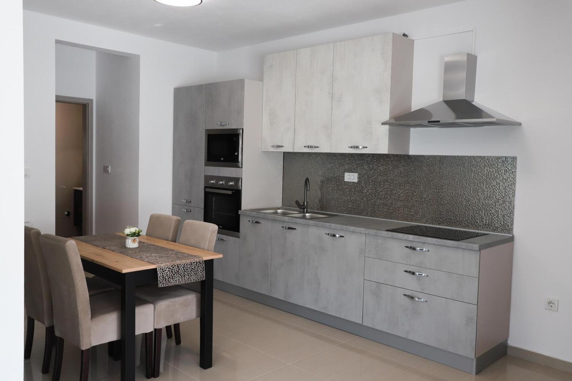 Holiday Apartments Ivano & Leo - Private Parking زادار المظهر الخارجي الصورة