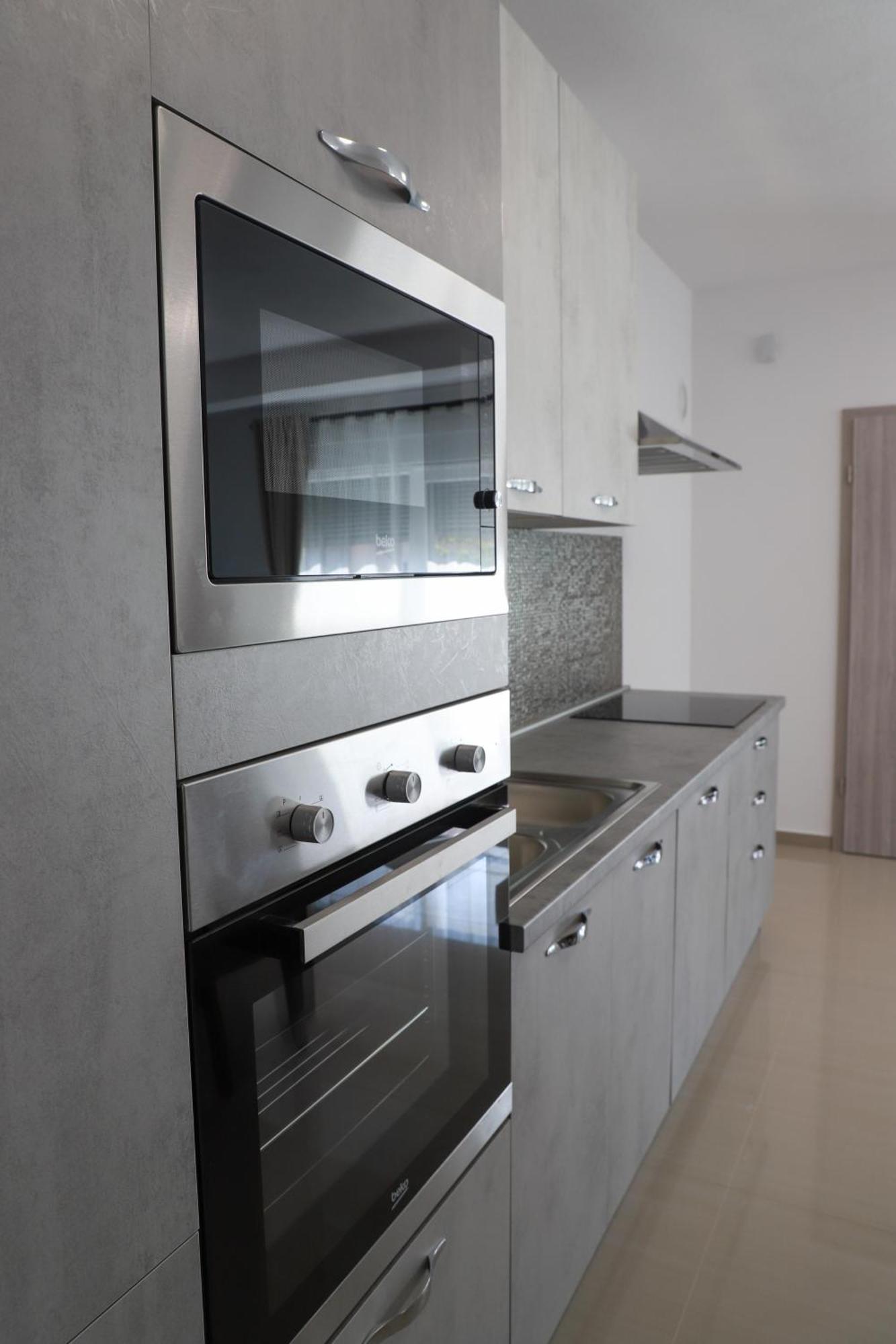 Holiday Apartments Ivano & Leo - Private Parking زادار المظهر الخارجي الصورة
