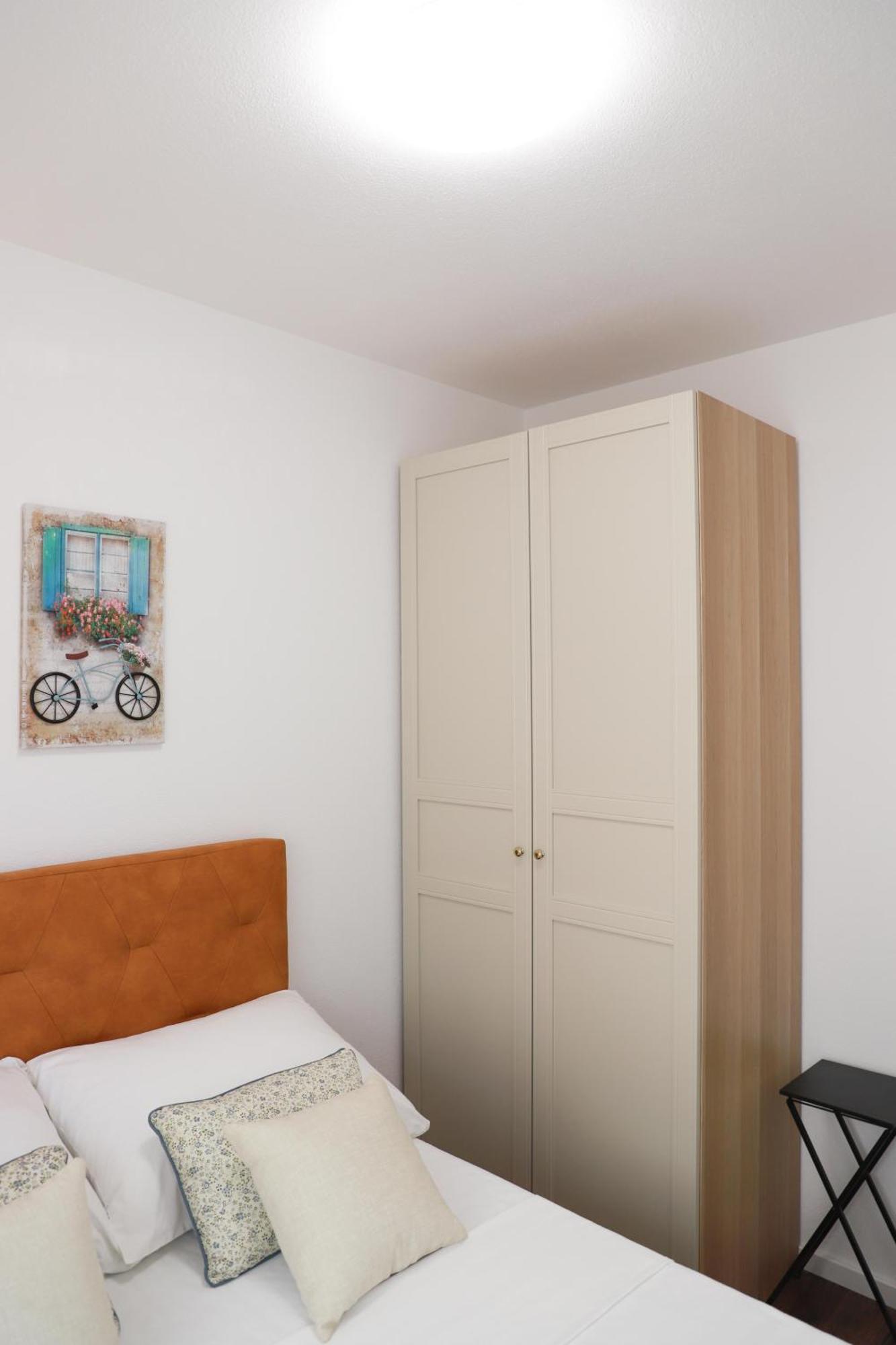 Holiday Apartments Ivano & Leo - Private Parking زادار المظهر الخارجي الصورة