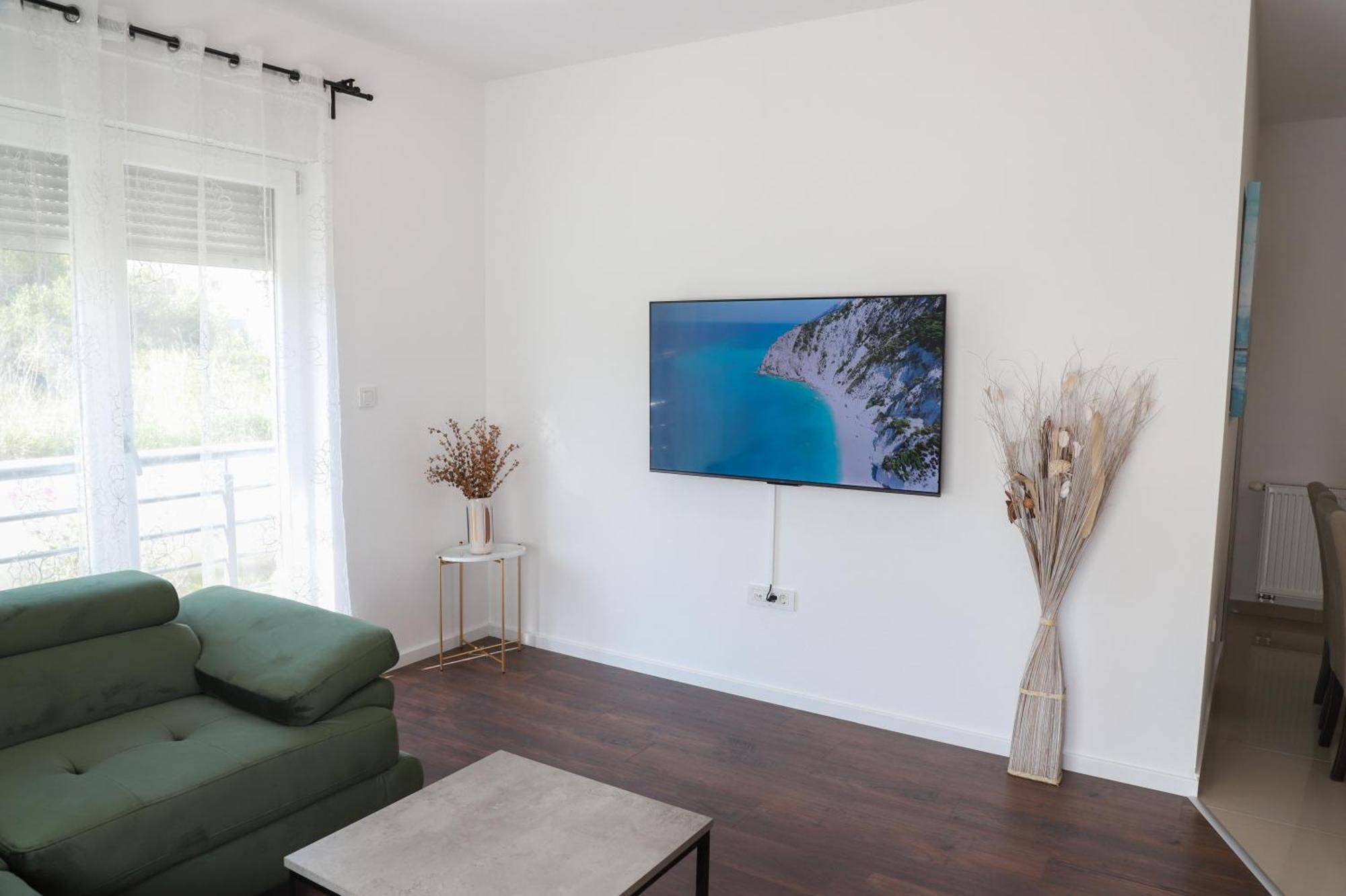 Holiday Apartments Ivano & Leo - Private Parking زادار المظهر الخارجي الصورة