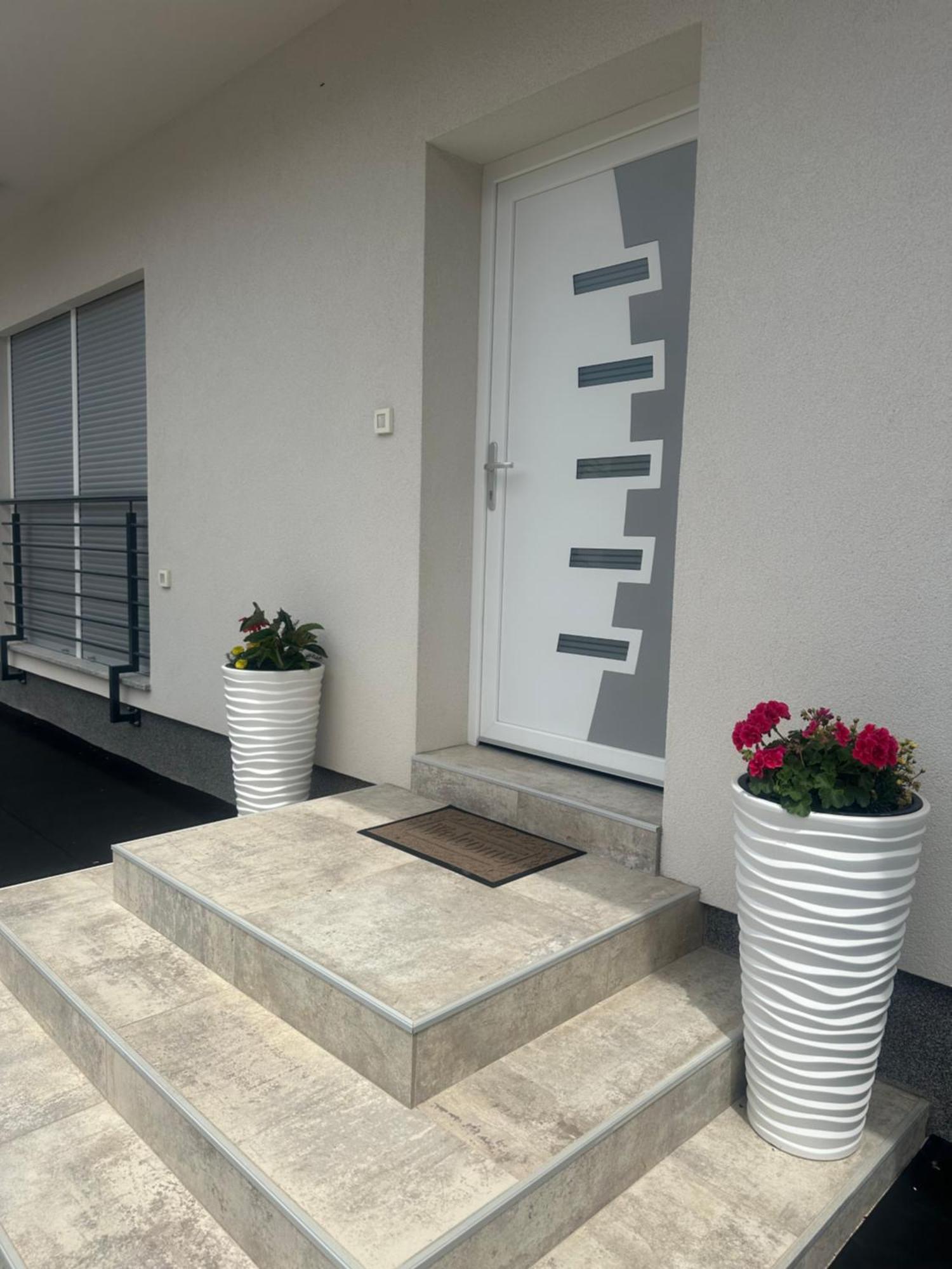 Holiday Apartments Ivano & Leo - Private Parking زادار المظهر الخارجي الصورة