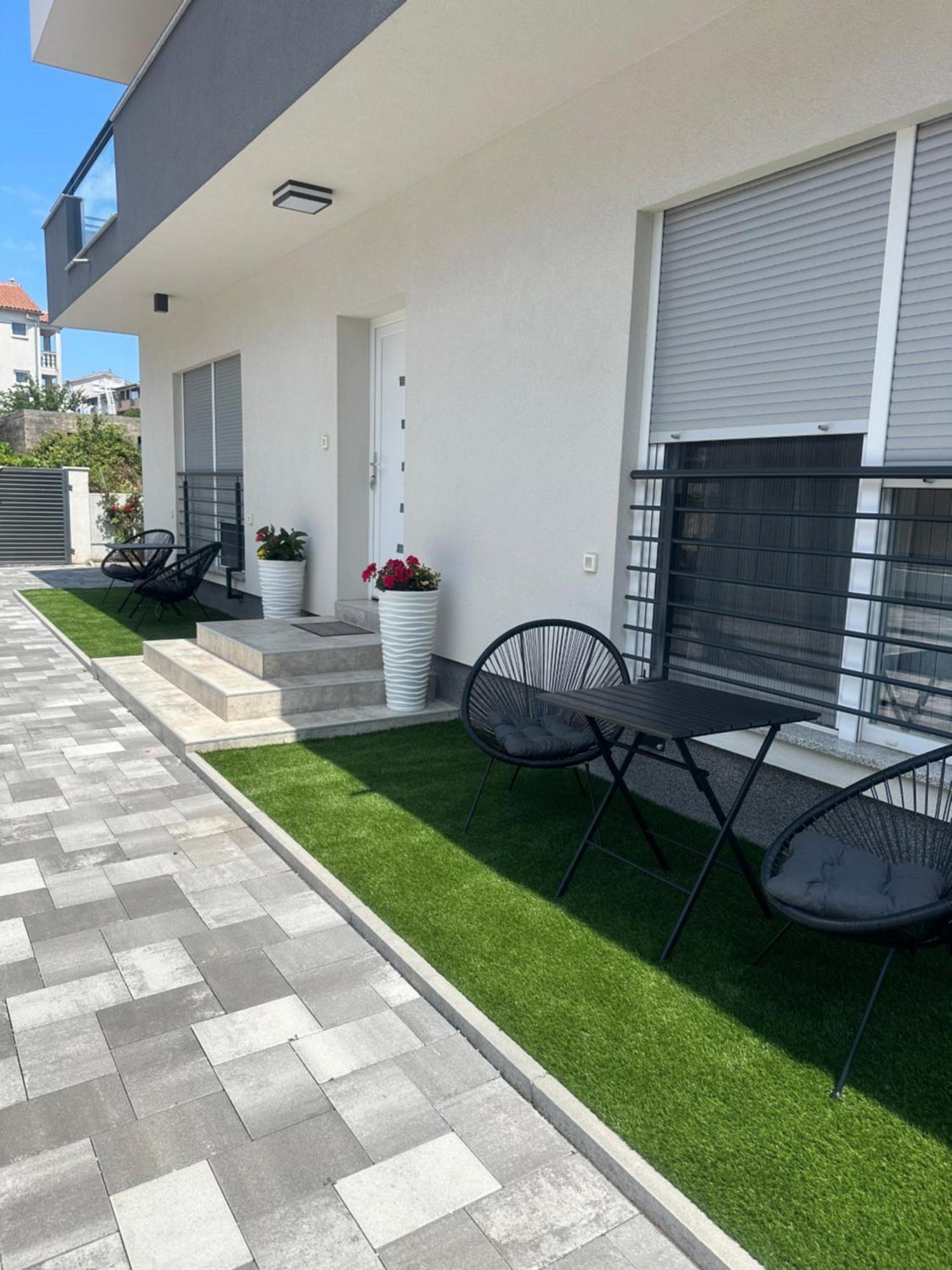 Holiday Apartments Ivano & Leo - Private Parking زادار المظهر الخارجي الصورة